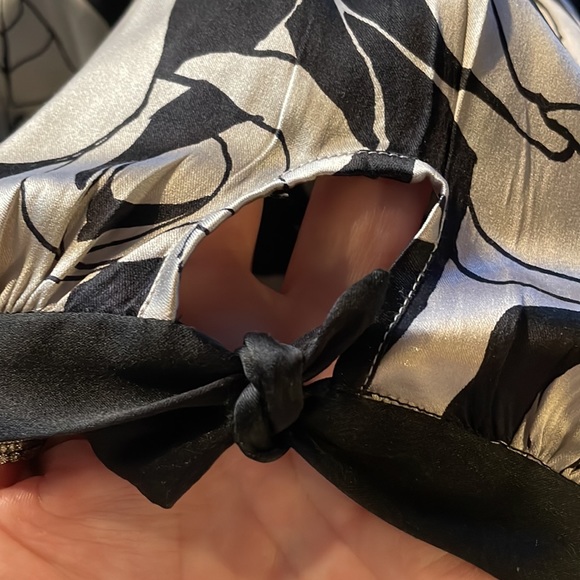 BEBE fur collar floral print silk blouse - Picture 13 of 16